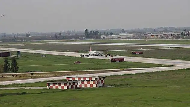Uçağa yetişmek için bomba ihbarı yaptı