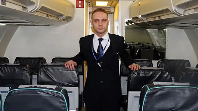 Uçakta doğdu, kabin memuru oldu