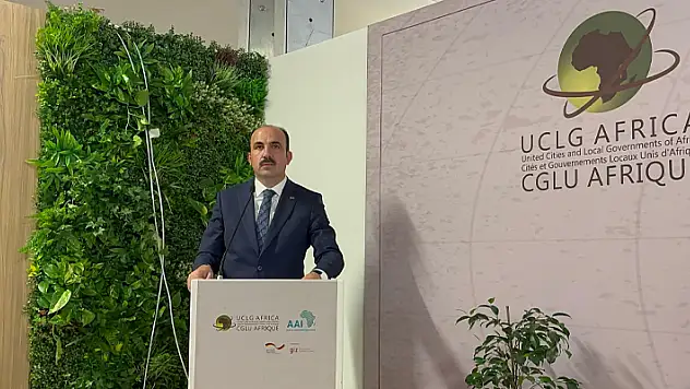 UCLG Başkanı Altay, Dubai'de COP 28 kapsamında düzenlenen Yerel İklim Eylemi Zirvesi'nde konuştu