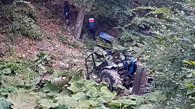 Uçurumdan yuvarlanan traktörün sürücüsü öldü
