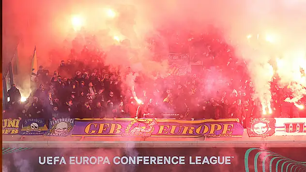 UEFA, Fenerbahçe'nin deplasman cezasının bir maçını erteledi

