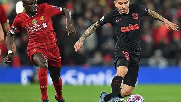 UEFA finalleri askıya aldı