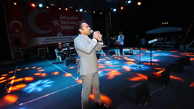 Uğur Arslan, Demokrasi Şöleninde