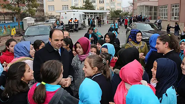 Uğur İbrahim Altay öğrencilerle buluşuyor