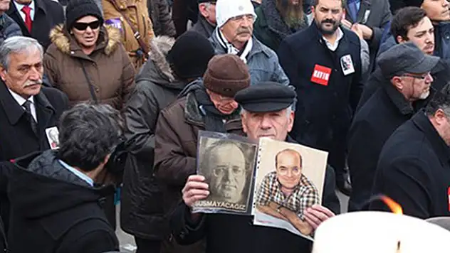 Uğur Mumcu Evinin Önünde Anıldı