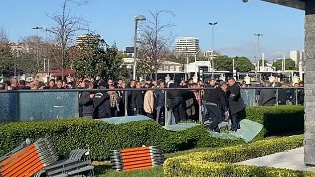 UKOME kararına taksicilerden taş ve sopalı protesto
