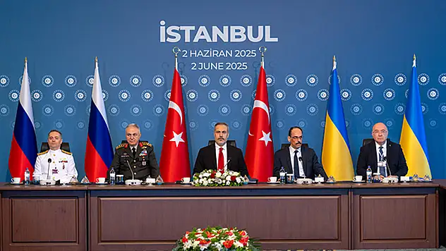Ukrayna ile Rusya İstanbul'da barış için masada