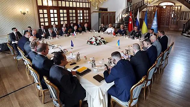 Ukrayna limanlarında bekleyen tahıl ve gıda maddelerinin sevkine ilişkin dörtlü toplantı başladı
