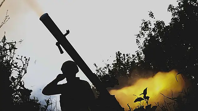 Ukrayna ordusu Donetsk bölgesinde bombaatarlarla saldırıları sürdürüyor
