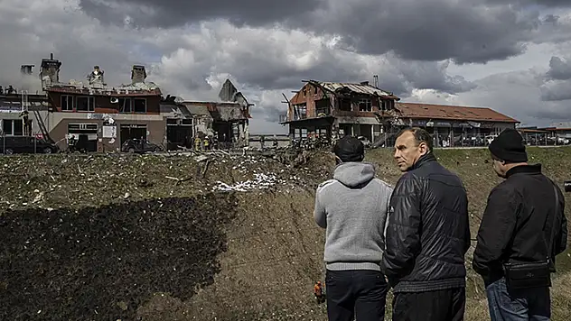 Ukrayna: Rus füzesinin Lviv'de bir apartmana isabet etmesi sonucu 4 kişi öldü
