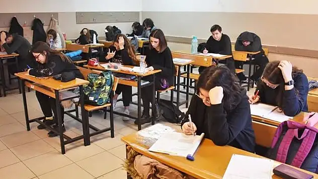 Ülke genelinde ortaokul ve liselerde ilk kez uygulanacak 'ortak yazılı sınavlar' başlıyor
