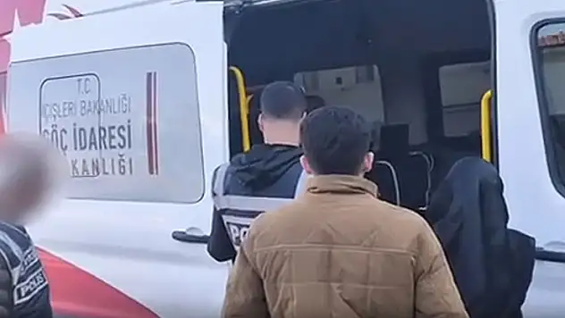 Ülke genelindeki denetimlerde 29 göçmen kaçakçılığı organizatörü ile 687 düzensiz göçmen yakalandı