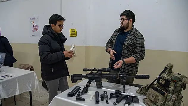 'Ülkemiz, savunma sanayi alanında olağanüstü atılımlar gerçekleştirdi'