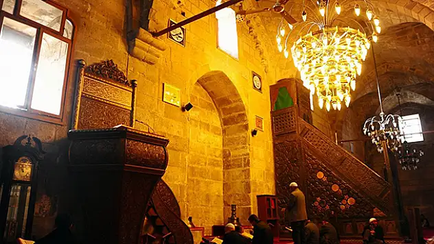 Ulu Cami'nin mihrabı ahşap olacak