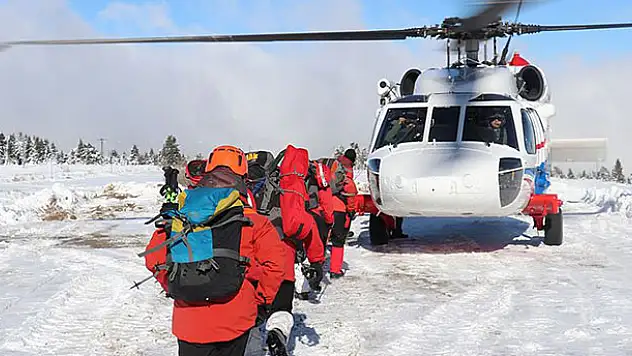 Uludağ'da kayıp iki arkadaştan birine ait mont ve bere bulundu