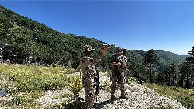 Uludağ'da orman yangınlarına karşı özel harekat ekipleri devriye geziyor
