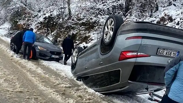 Uludağ yolu çarpışan otomobil pistine döndü!
