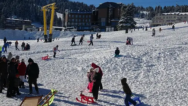 Uludağ'da günlük kayak maliyeti 5 bin lira
