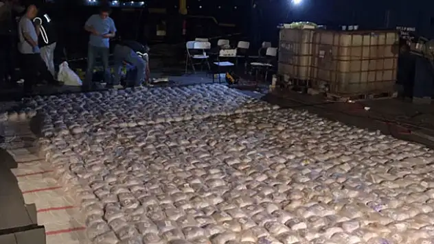 Uluslararası sularda büyük uyuşturucu operasyonu