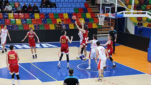 Uluslararası Yıldız Erkekler 16 Yaş Altı Basketbol Turnuvasında 16 Yaş Altı Milli Takımı Slovenya'yı yendi