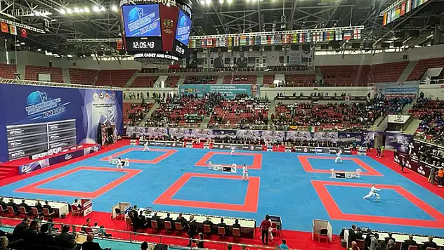 Ümit, Genç ve 21 Yaş Altı Dünya Karate Şampiyonası'nda 2 milli sporcu finale yükseldi
