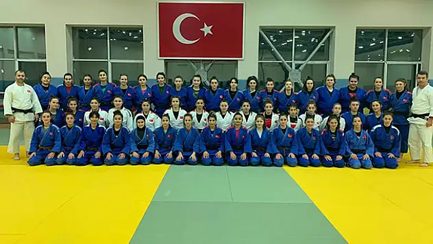 Ümit Milliler kampa girdi