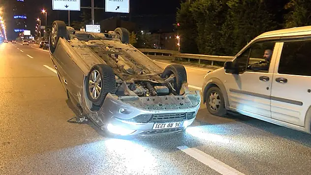 Ümraniye 'de takla atan otomobilden burnu bile kanamadan çıkan sürücü: Kapışma ve makas yok

