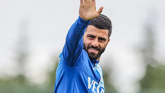 Umut Bozok el yakıyor
