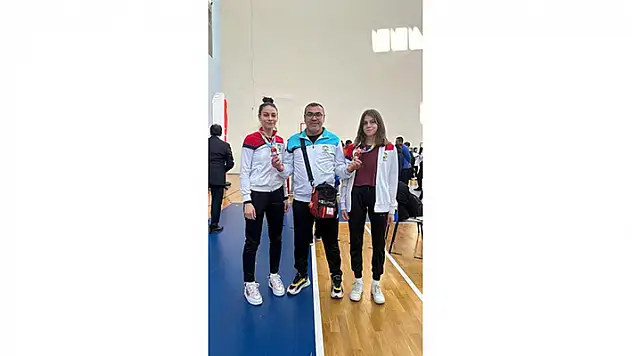 ÜNİLİG tekvandoda iki madalya