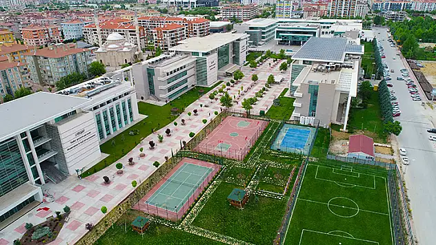 Üniversite adayları için başarının anahtarı KTO Karatay'da