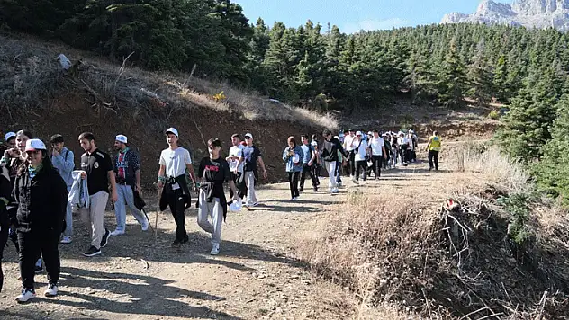 Üniversite öğrencileri tarihi Homonada yolunda yürüdü