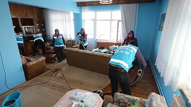 Üniversite öğrencilerinden gönüllü evde bakım hizmeti