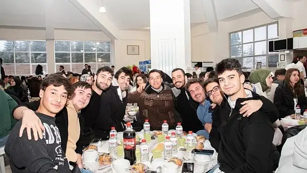 Üniversiteli gençler iftarda buluşacak