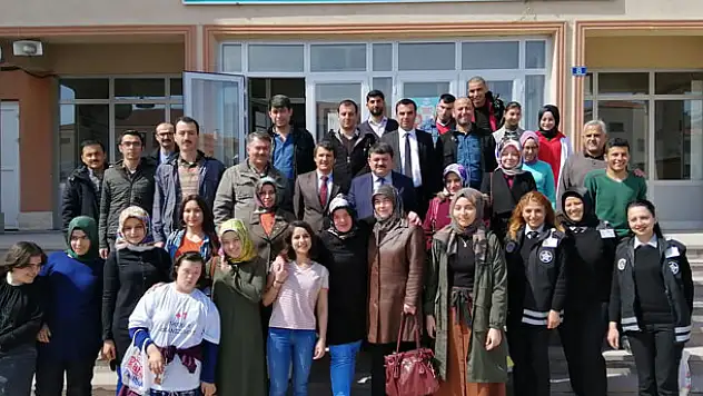 Üniversiteli öğrenciler, down sendromlu öğrencilerle buluştu