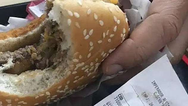 Ünlü fast food zincirinde skandal!