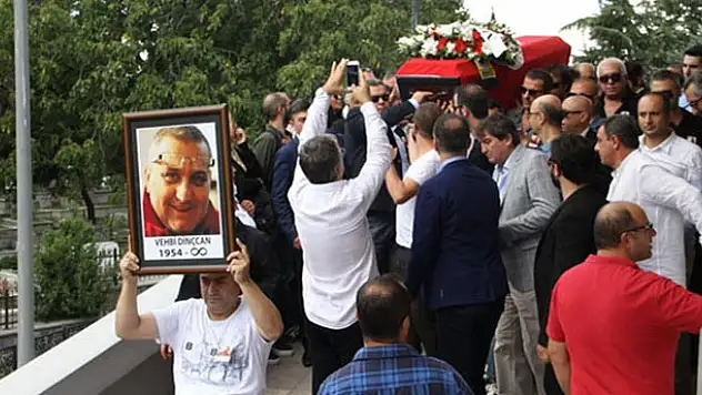 Ünlü isimler Vehbi Dinçcan'ı son yolculuğuna uğurladı