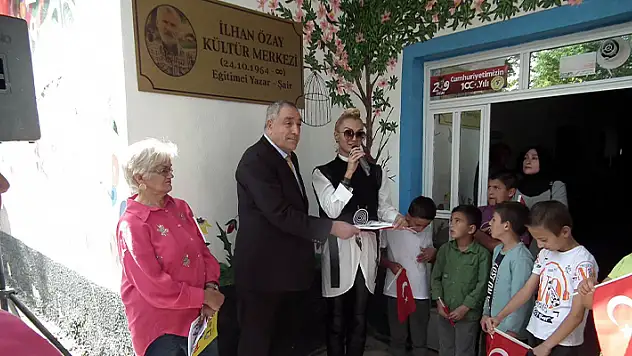 Ünlü mankenin babasının adı Konya'da Kültür Merkezi ve Kütüphaneye verildi