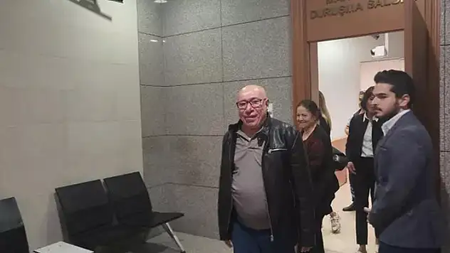 Ünlü oyuncu İlyas Salman, Cumhurbaşkanına hakaret iddiasıyla hakim karşısına çıktı