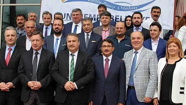 Ünlü sanatçı Baha, Yunus Emre için ilahi okudu