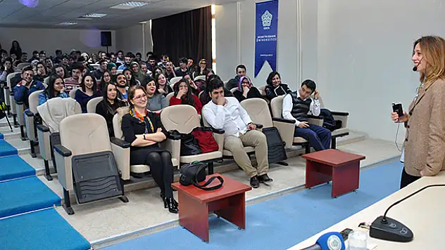 Ünlü Şef Deniz Orhun NEÜ'de konferans verdi