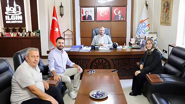 Ünlü sunucudan memleketi Ilgın'a anlamlı ziyaret