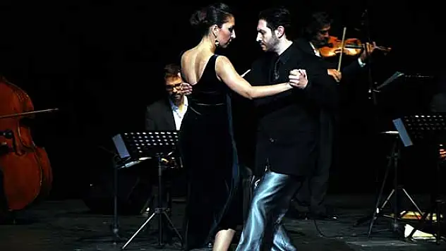 Ünlü tango orkestrası Eskişehir'de konser verdi