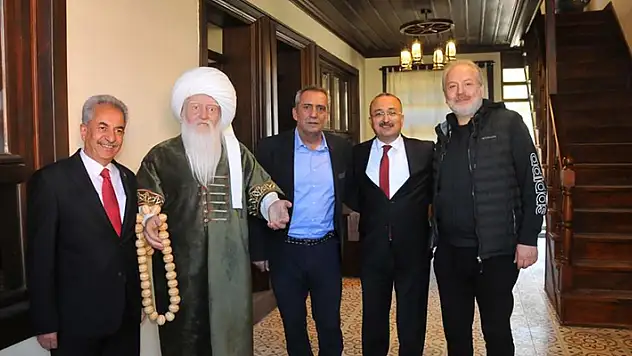 Ünlü türkücü Yavuz Bingöl Akşehir sokaklarında

