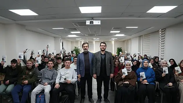 Ünlü yazar Konya'da LİMA öğrencileriyle bir araya geldi