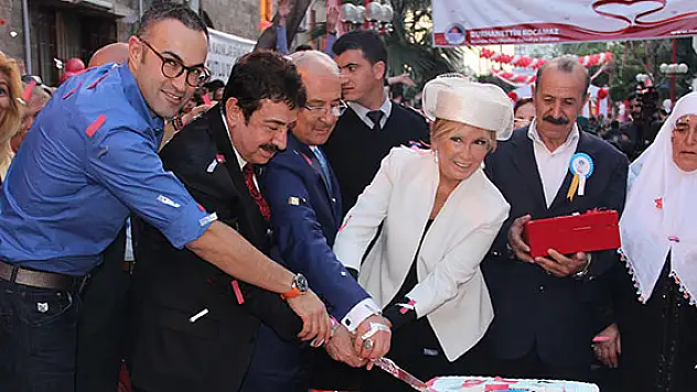 Ünlüler Mersin'de nikah şahidi oldu