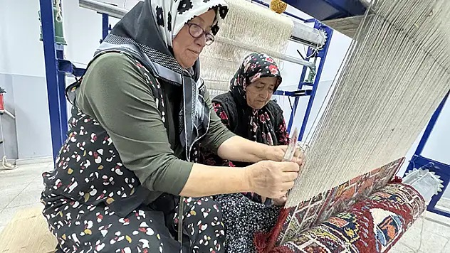 Unutulmaya yüz tutmuş Taşkale halısı için kadınlar yeniden tezgah başında
