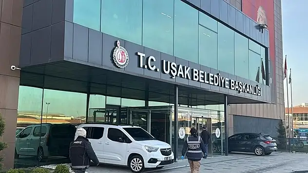 Uşak Belediye Başkanı Özkan Yalım görevden uzaklaştırıldı