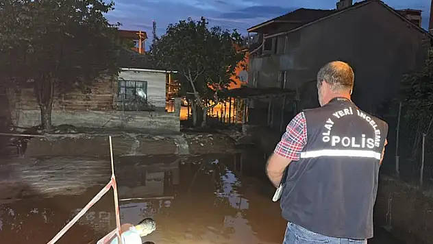 Uşak'ta iki komşu arasında çıkan kavgada 1'i ağır 2 kişi yaralandı
