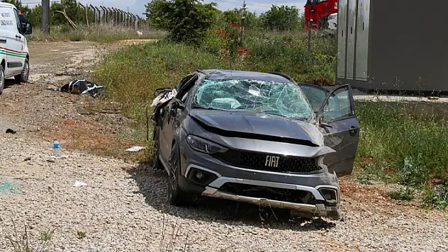 Uşak'ta takla atan otomobildeki 1 kişi öldü, 2 kişi yaralandı

