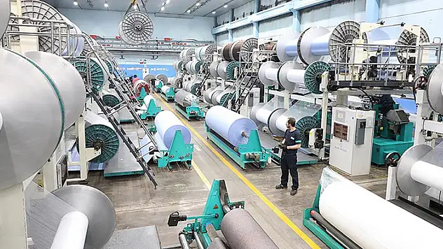 Uşaklı sanayicilerden deprem bölgesine 1,5 milyon battaniye
